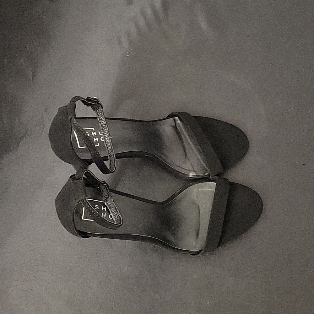 BRAND NEW CHU SHOP POINT TOE ADJUSTABLE BUCKLE ANKLE STRAP STILETTOS - Picture 9 of 16